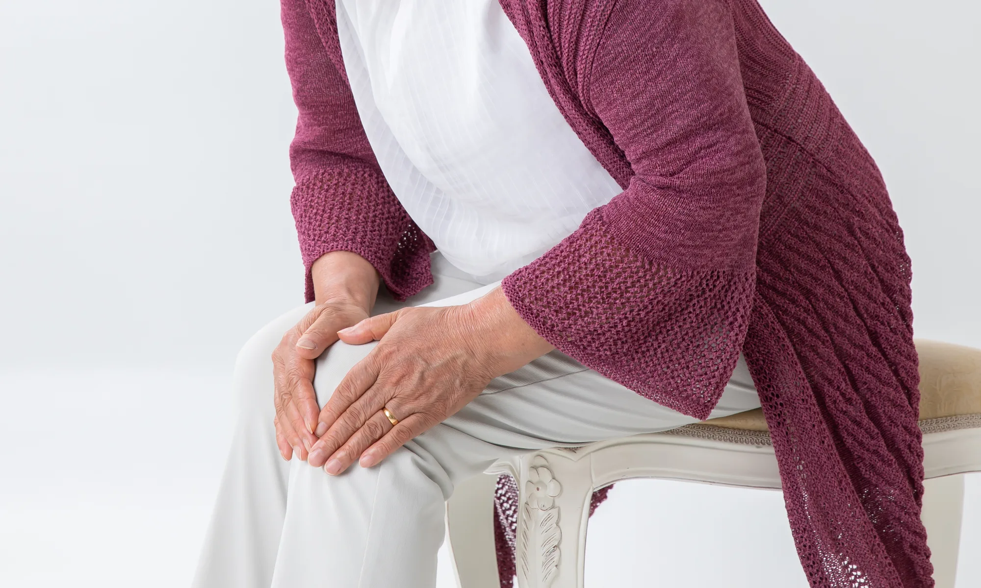 膝の違和感の原因と日常でできる対策を解説