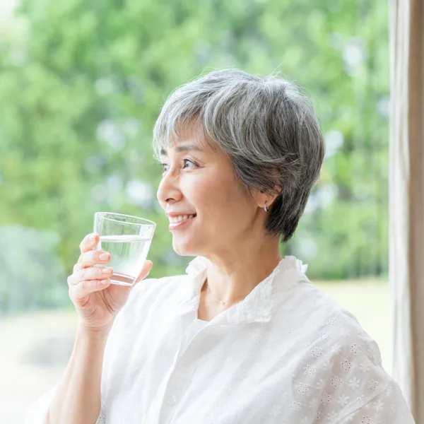 水分補給を忘れない7つのコツ｜習慣化のポイントと1日の目安量を解説